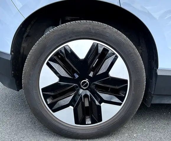 Volvo EX30 view 27