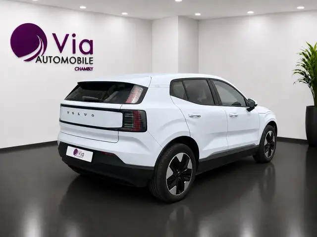 Volvo EX30 view 5