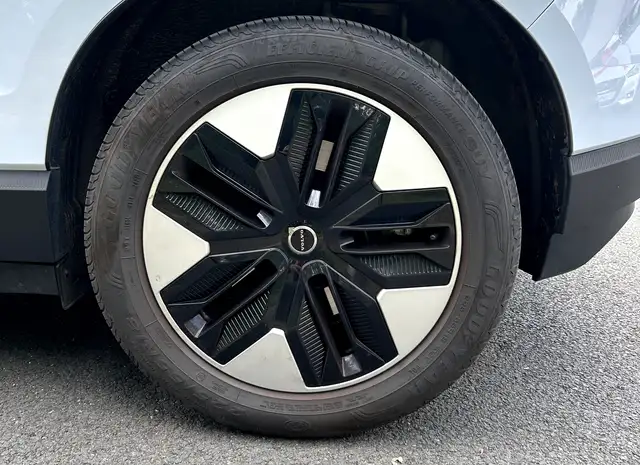 Volvo EX30 view 26