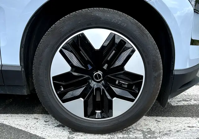 Volvo EX30 view 28