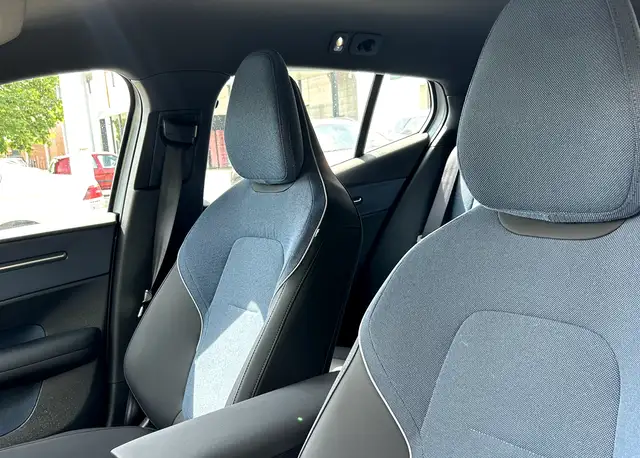 Volvo EX30 view 11
