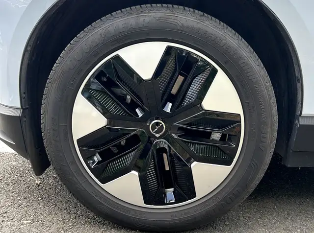 Volvo EX30 view 25