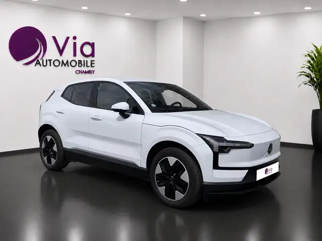 Volvo EX30 view 3