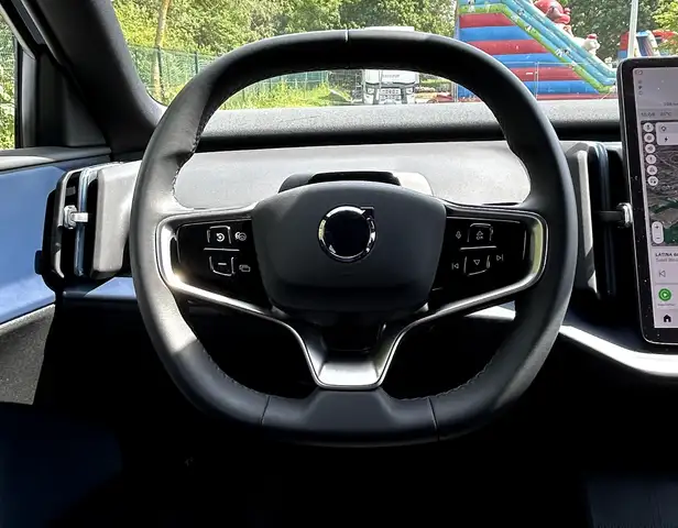 Volvo EX30 view 13