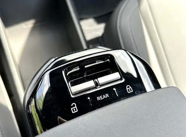 Volvo EX30 view 24