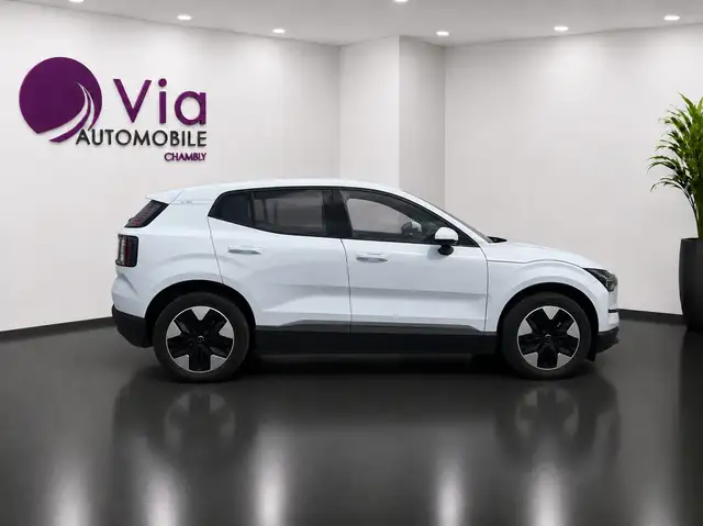 Volvo EX30 view 4