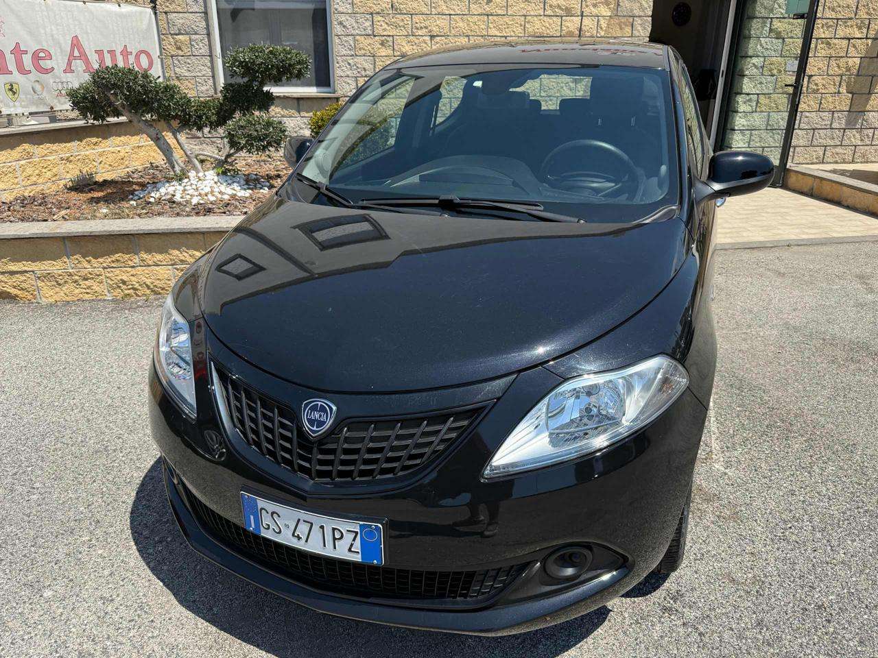 Lancia Ypsilon 1.0 FireFly 5 porte S&S Hybrid Oro