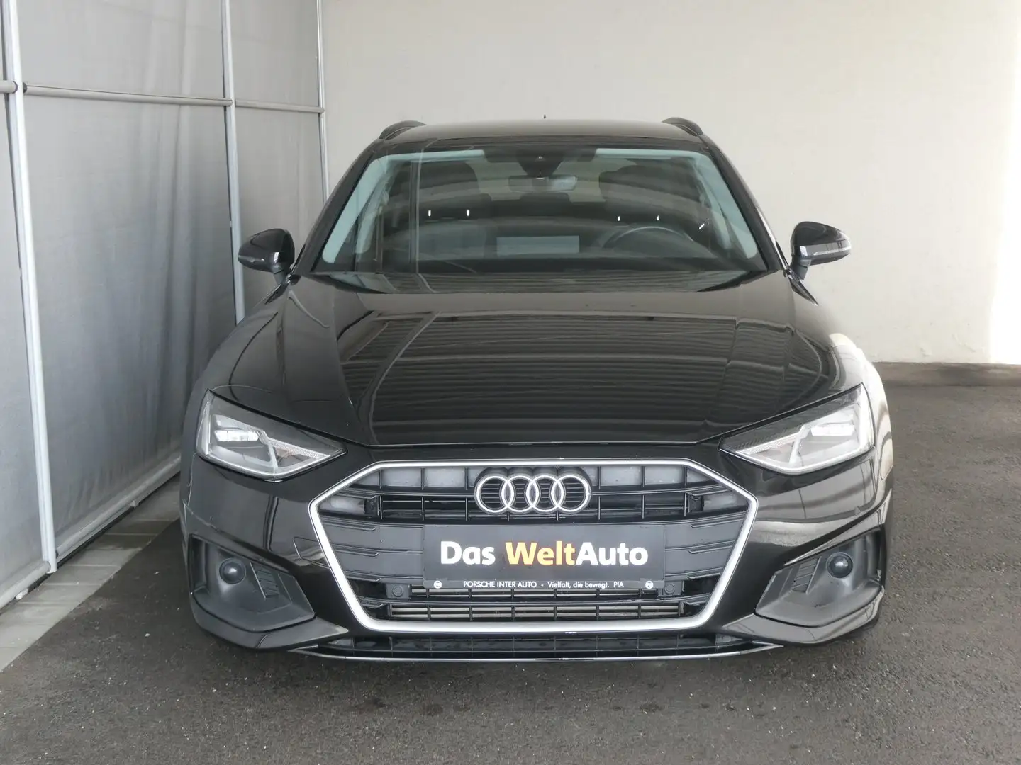 Audi A4 35 TFSI Schwarz - 2