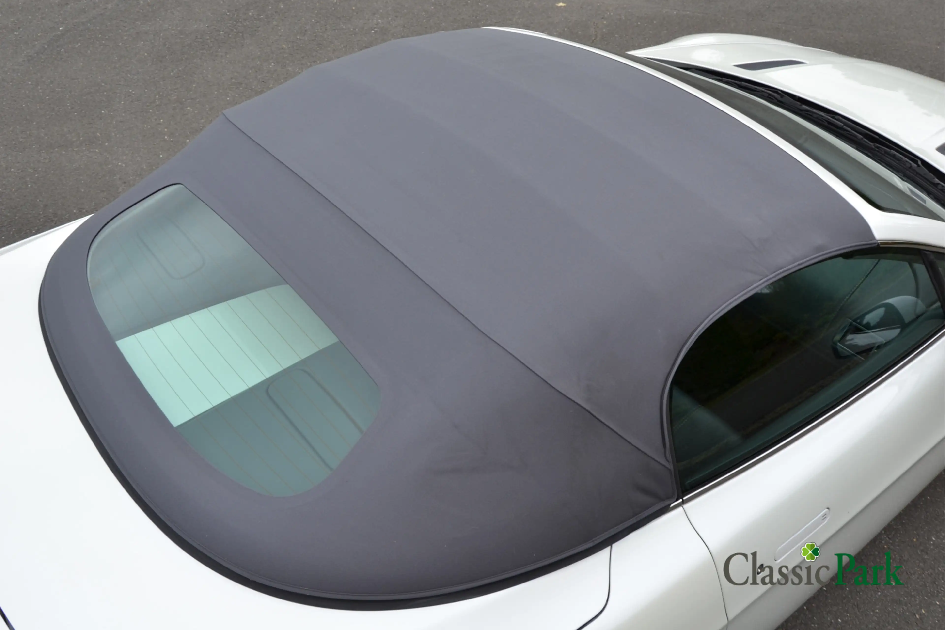 Aston Martin Vantage V8 Roadster — photo 9