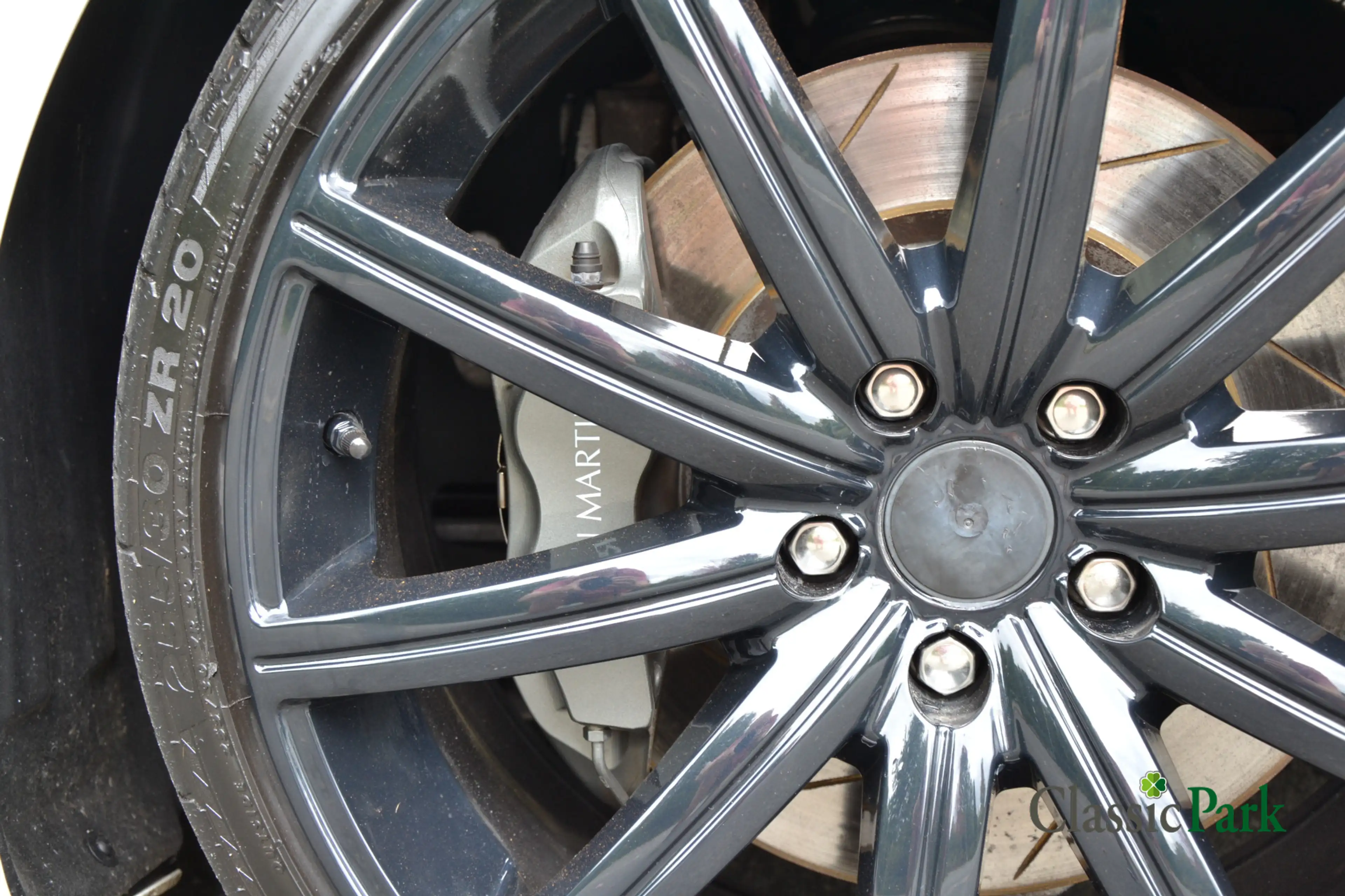 Aston Martin Vantage V8 Roadster — photo 15