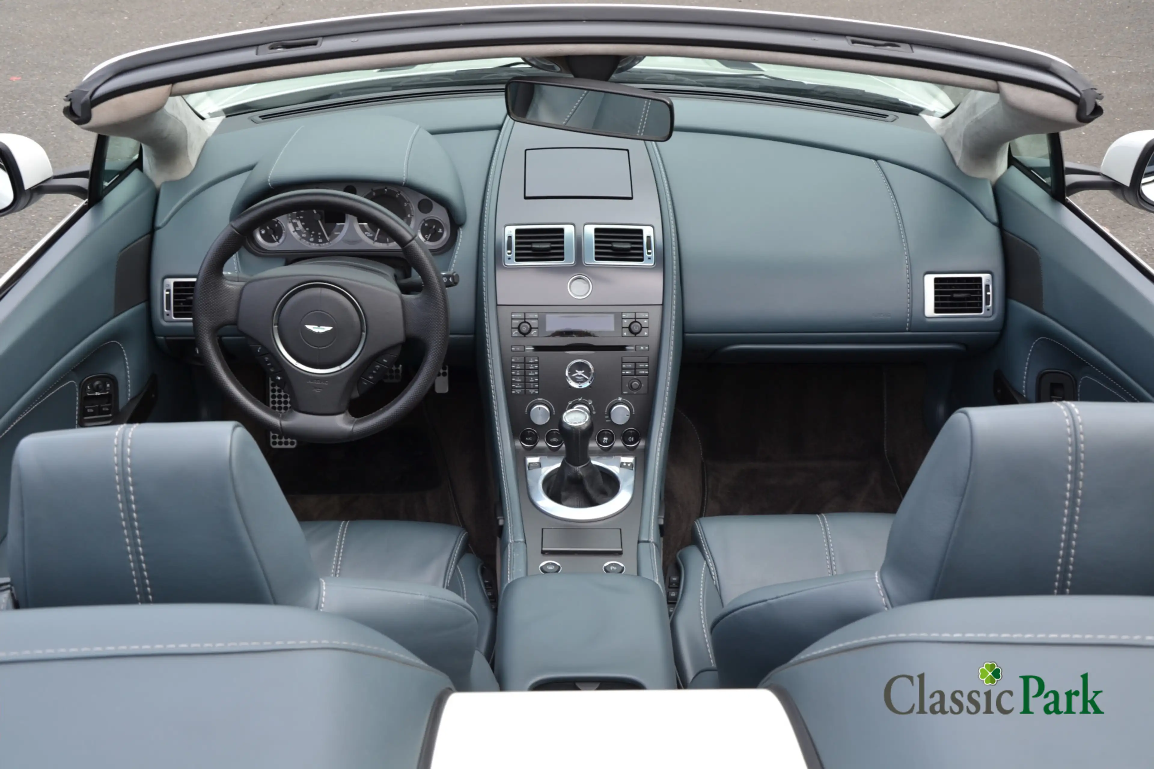 Aston Martin Vantage V8 Roadster — photo 12