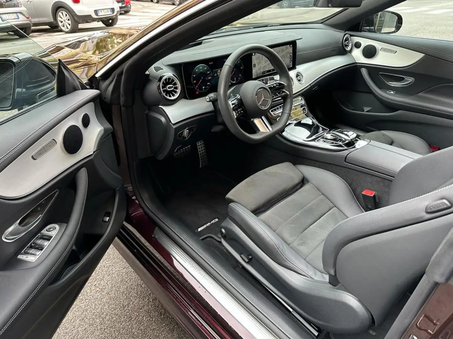 Mercedes-Benz E 220 d-Cabrio Premium Plus Amg- Rood - 2