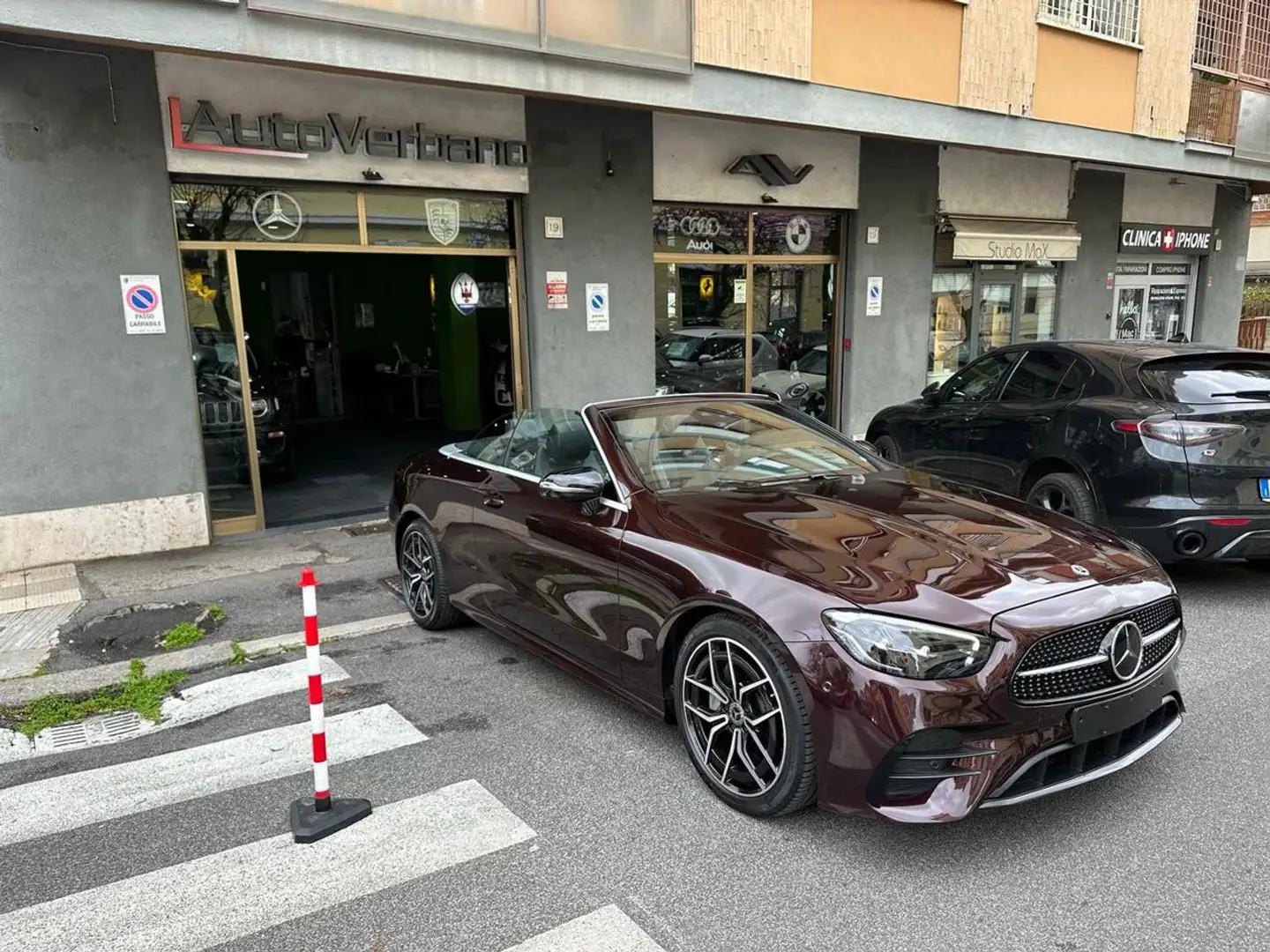 Mercedes-Benz E 220 d-Cabrio Premium Plus Amg- Rood - 1