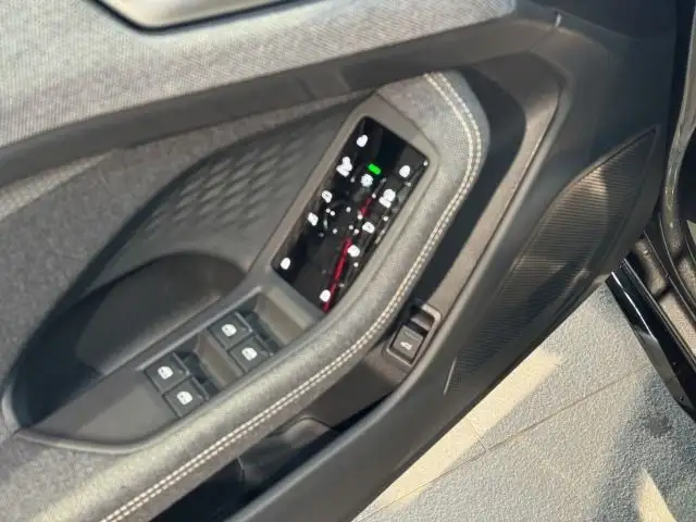 Audi A6 view 8