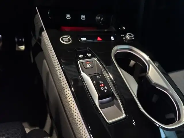 Audi A6 view 11