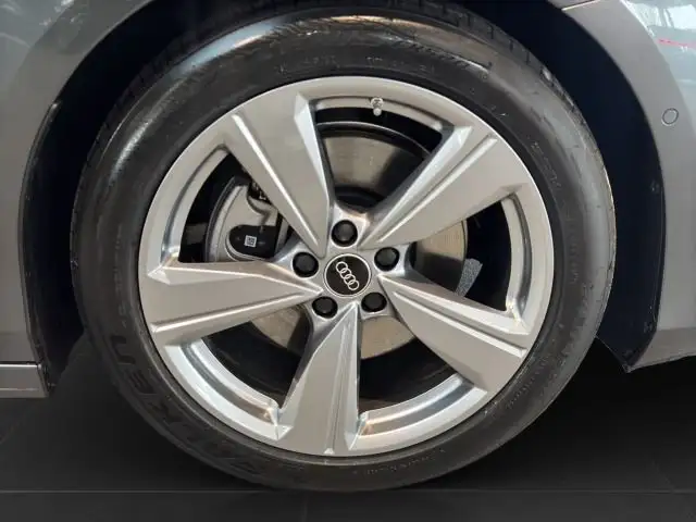 Audi A6 view 7