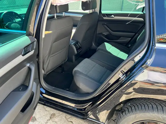 Volkswagen Passat view 14