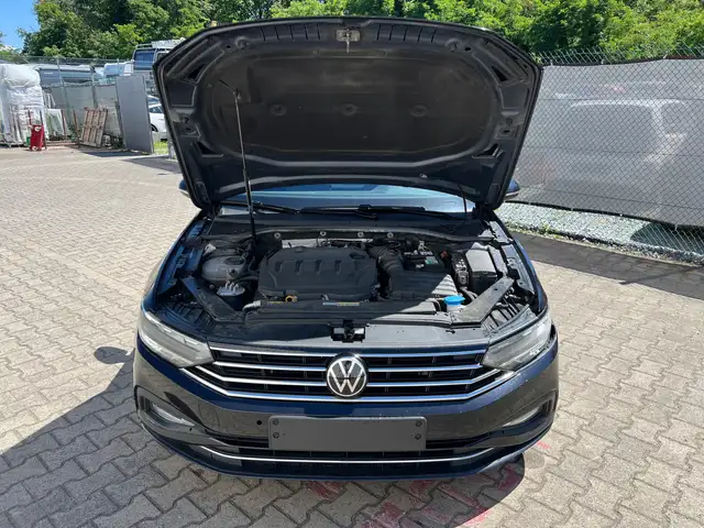 Volkswagen Passat view 2