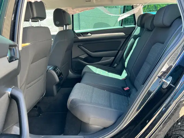 Volkswagen Passat view 15