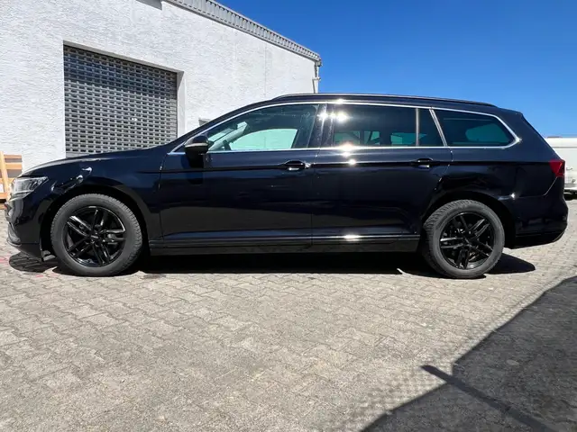 Volkswagen Passat view 9