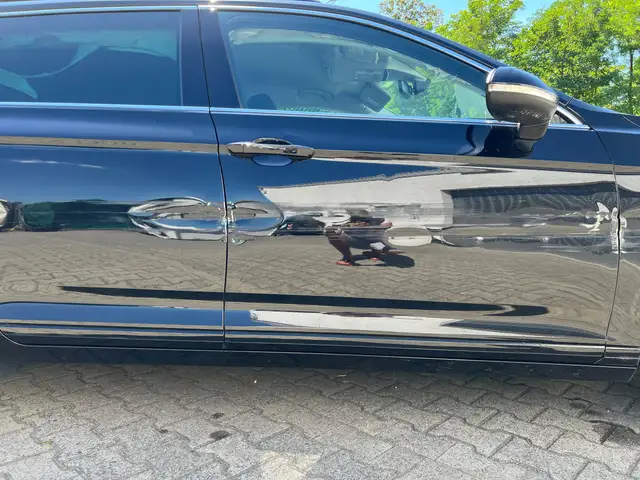 Volkswagen Passat view 4