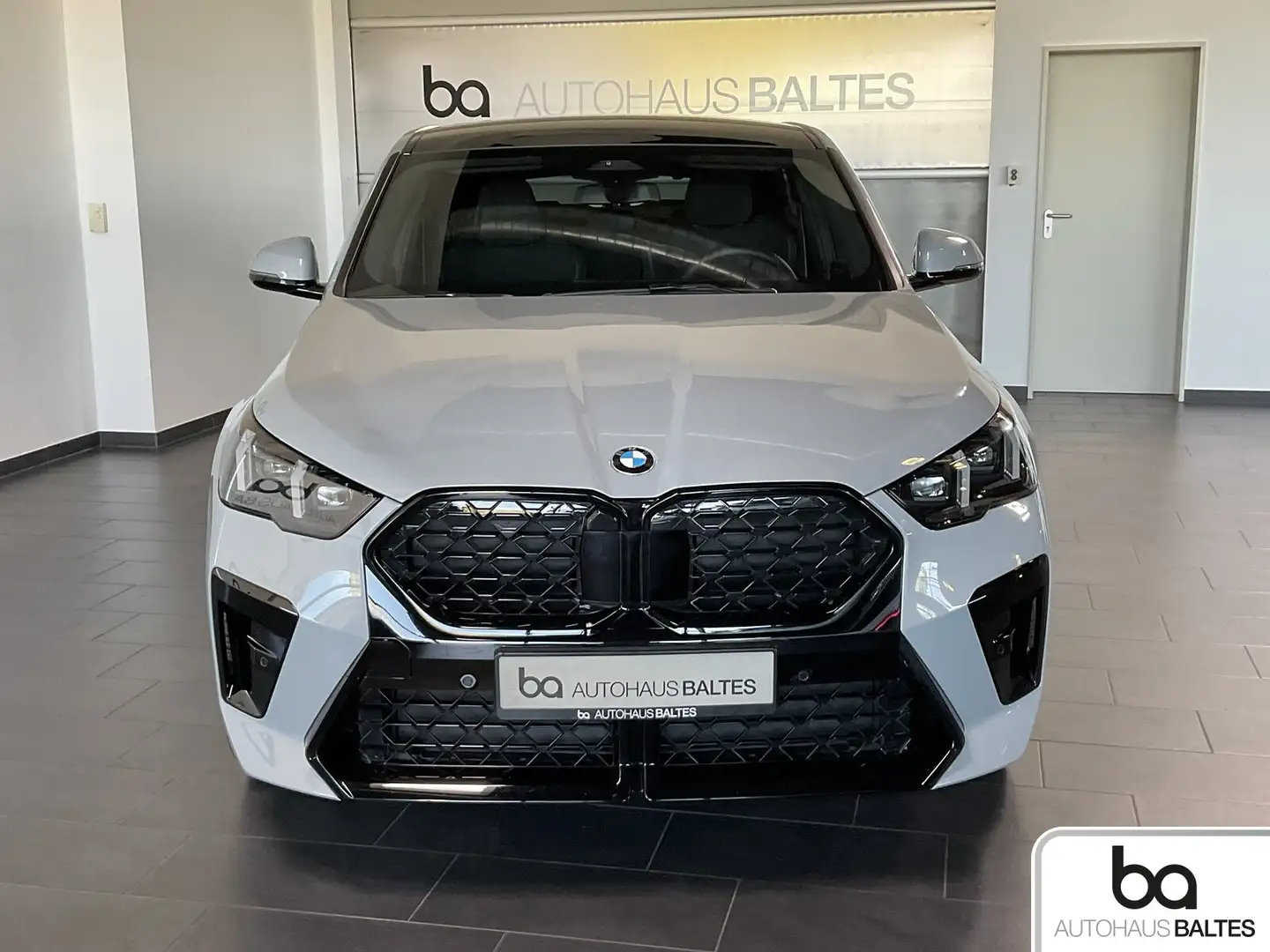BMW X2 X2 xDrive 20d M Sport Pro 20"/Pano/Driv/Park/AHK Grau - 2