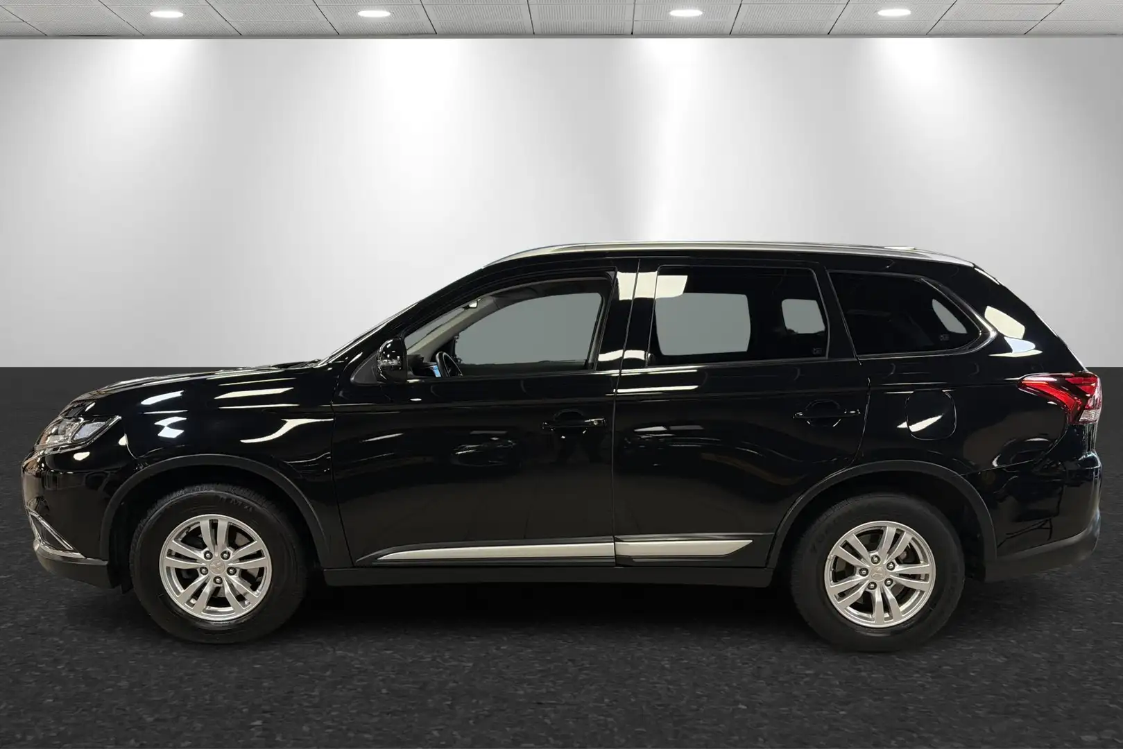 Mitsubishi Outlander 2.0 Business Edition Trekhaak Zwart - 2