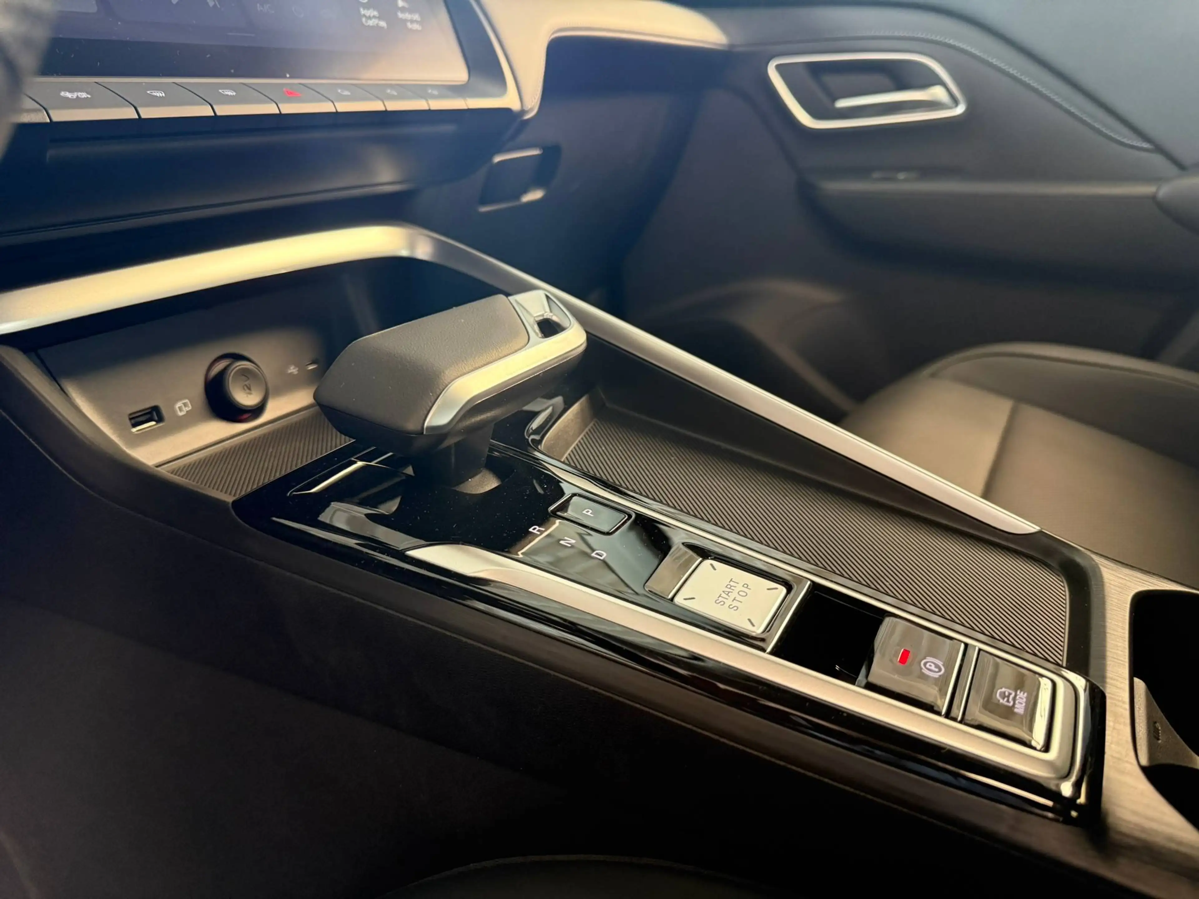 MG ZS 1.5i HYBRID+ 197pk(!!) LUXURY PANODAK LEDER NAVI CAMERA ACC — photo 10