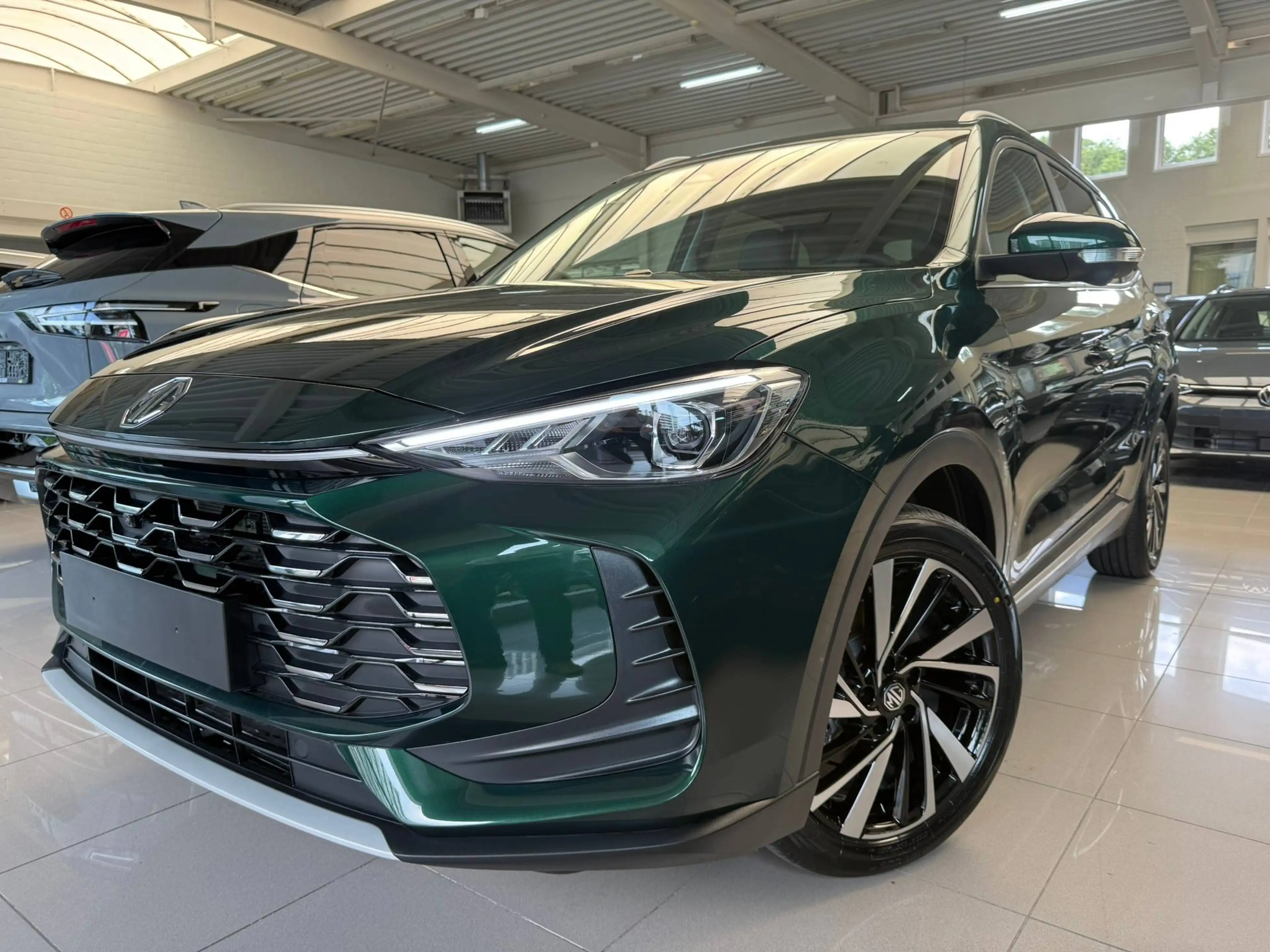 MG ZS 1.5i HYBRID+ 197pk(!!) LUXURY PANODAK LEDER NAVI CAMERA ACC