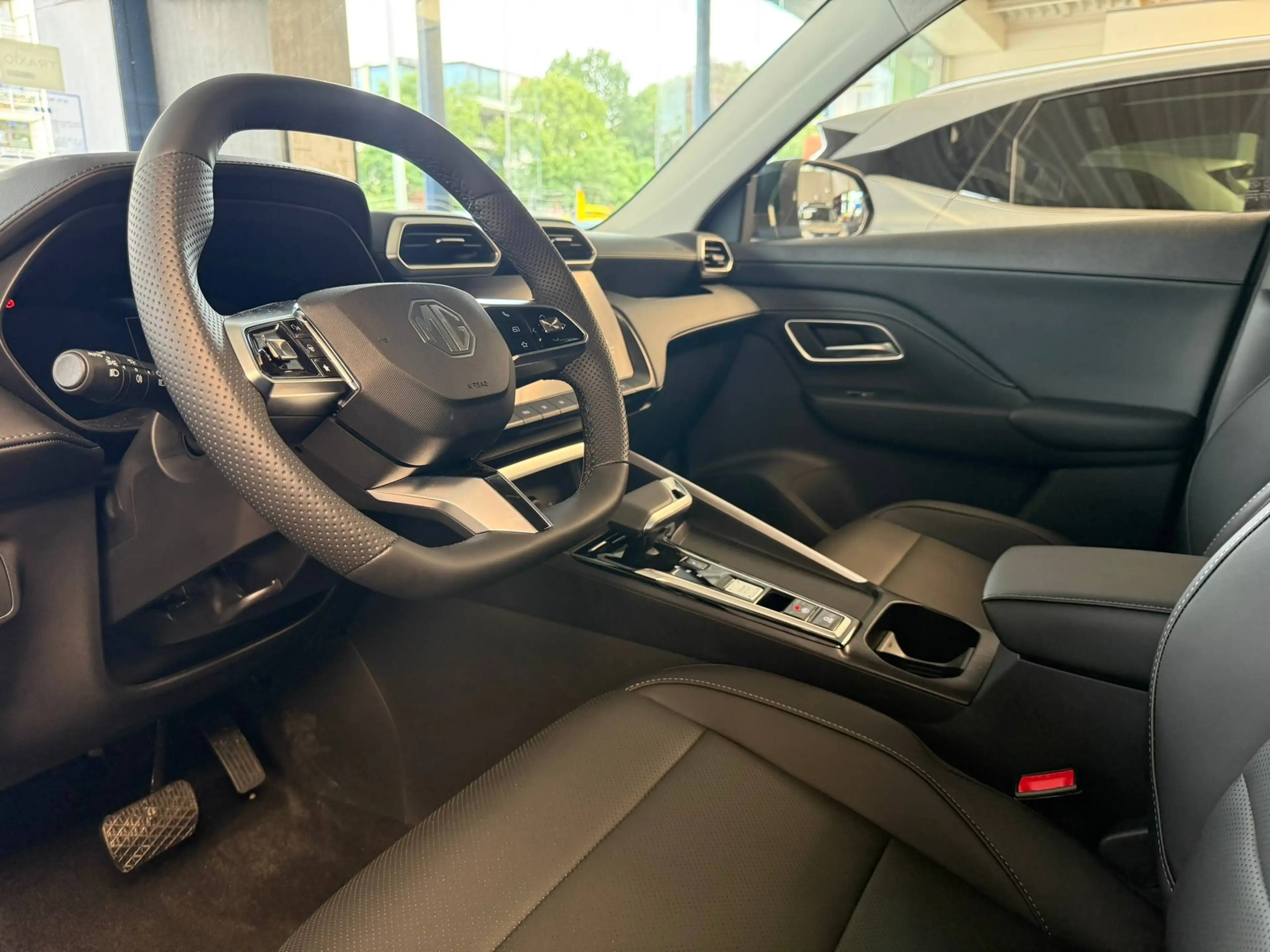 MG ZS 1.5i HYBRID+ 197pk(!!) LUXURY PANODAK LEDER NAVI CAMERA ACC — photo 4