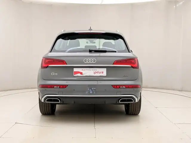 Audi Q5 view 5