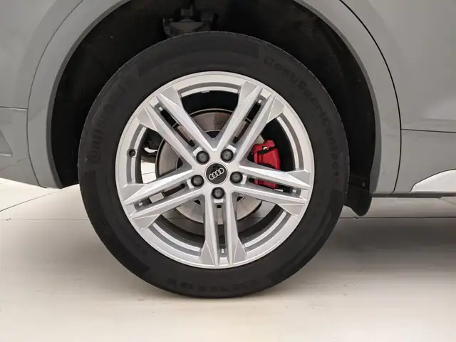 Audi Q5 view 9