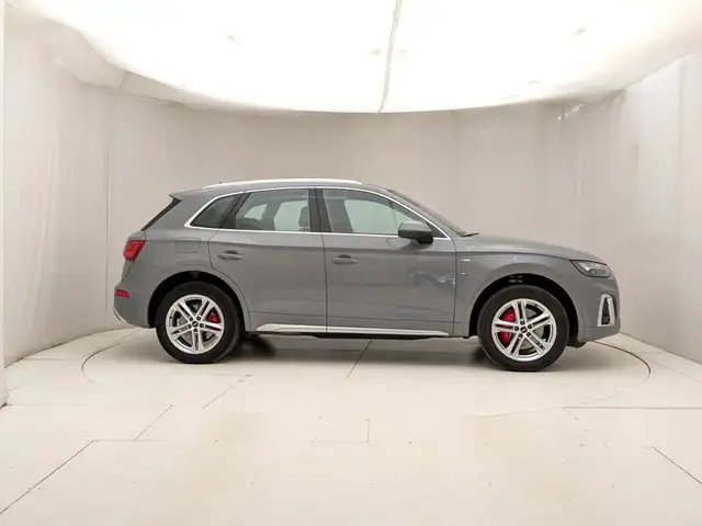 Audi Q5 view 3