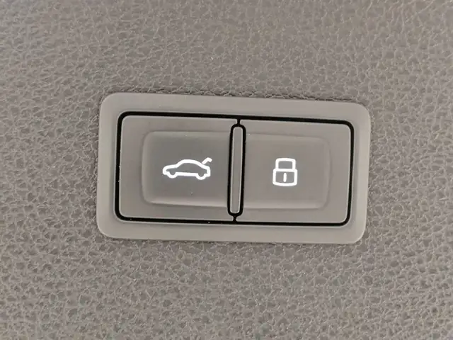 Audi Q5 view 10