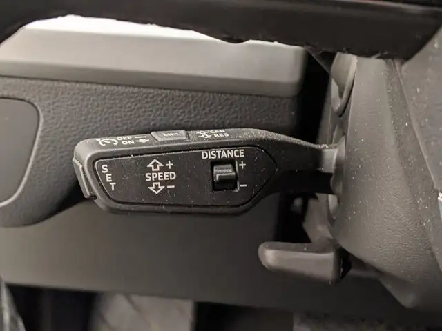 Audi Q5 view 11