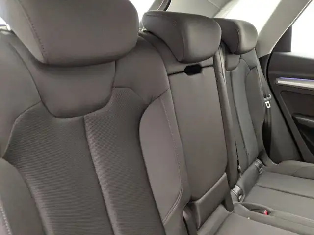 Audi Q5 view 8