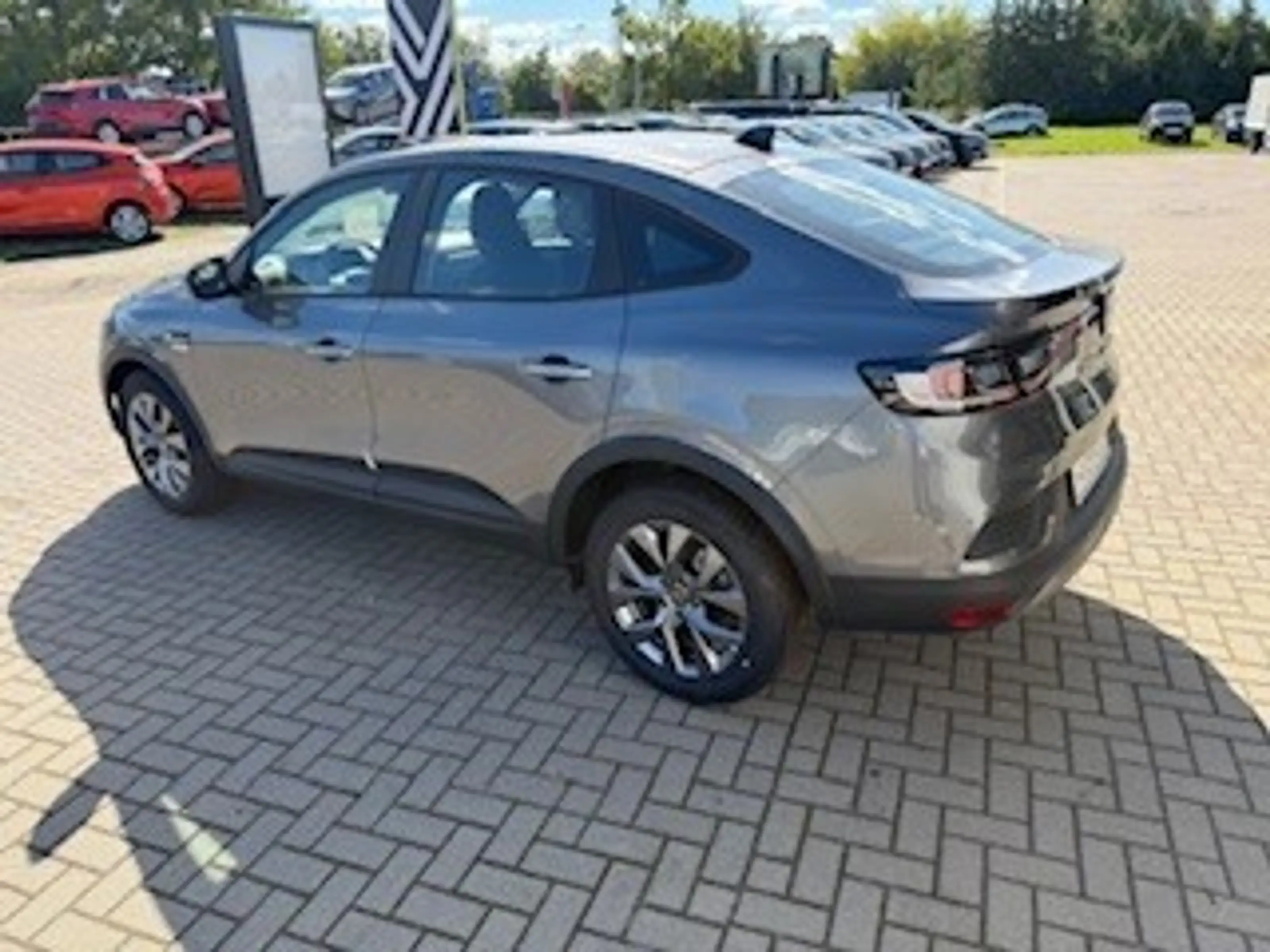 Renault Arkana EVOLUTION Mild Hybrid 140 EDC — photo 4