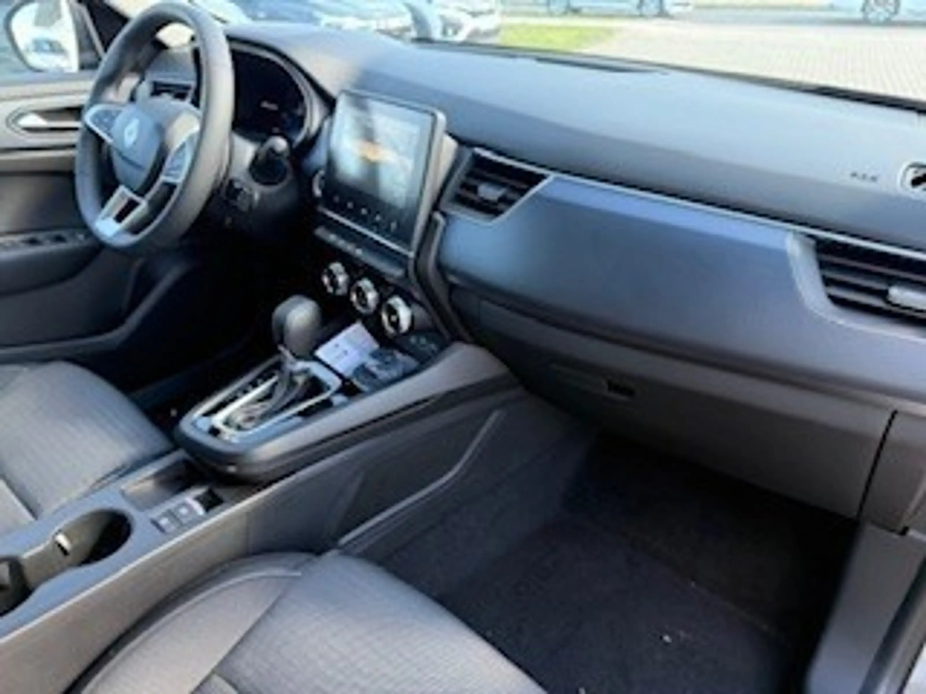 Renault Arkana EVOLUTION Mild Hybrid 140 EDC — photo 8