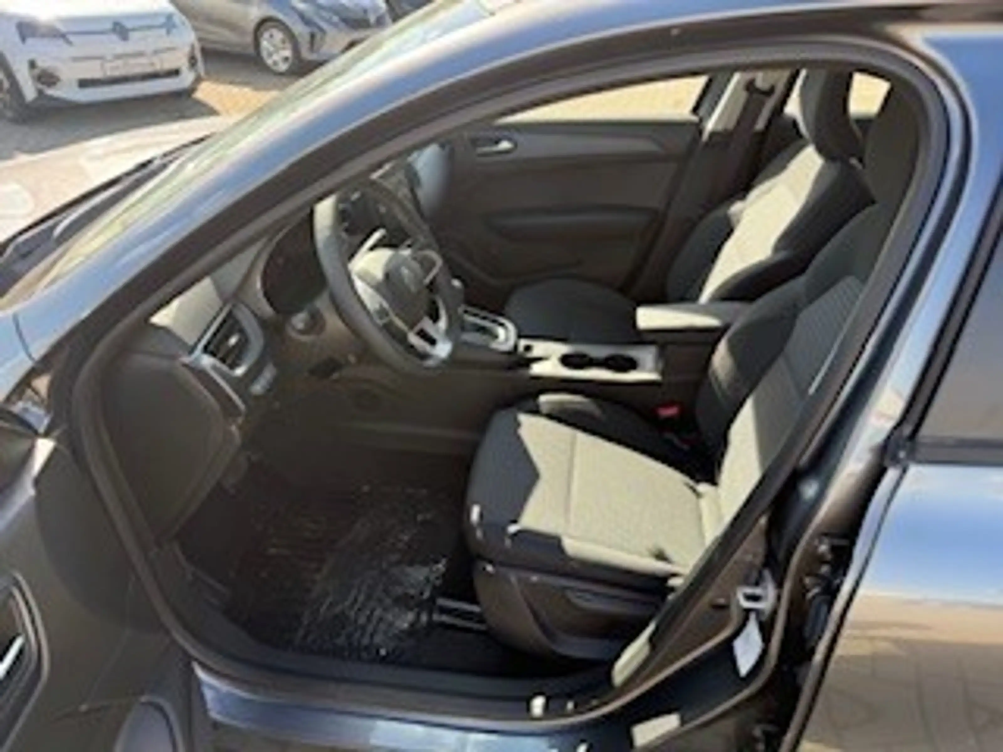 Renault Arkana EVOLUTION Mild Hybrid 140 EDC — photo 13