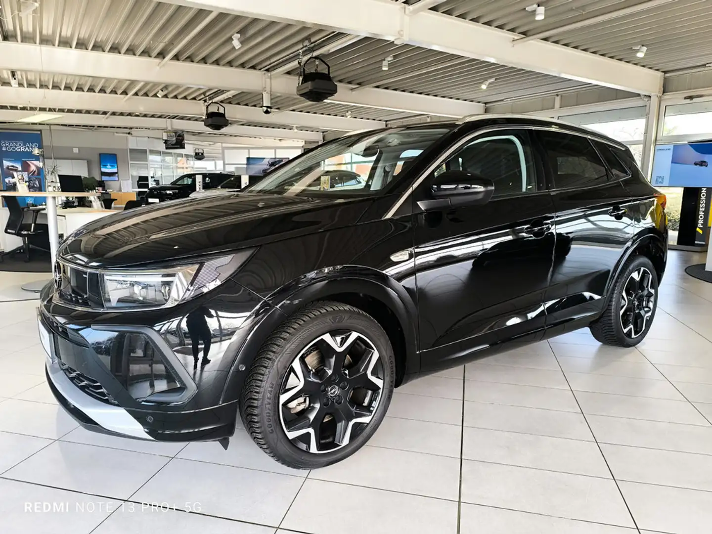 Opel Grandland 1.6 Ultimate Plug-in-Hybrid 4 360° Schwarz - 1