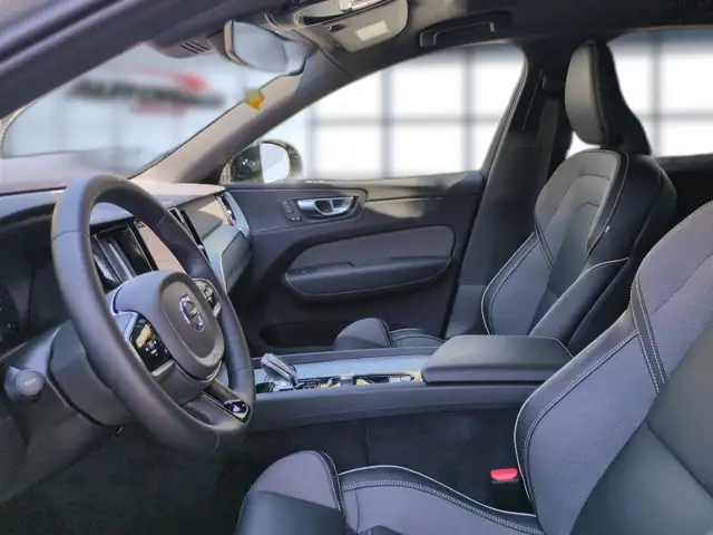 Volvo XC60 view 13