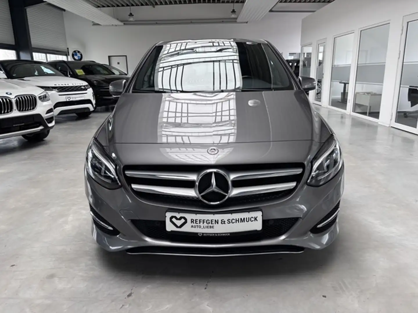 Mercedes-Benz B 200 AUTOMATIK+NAVI+LED+AKTIVPARK+ALLWETTER+ALU Šedá - 2