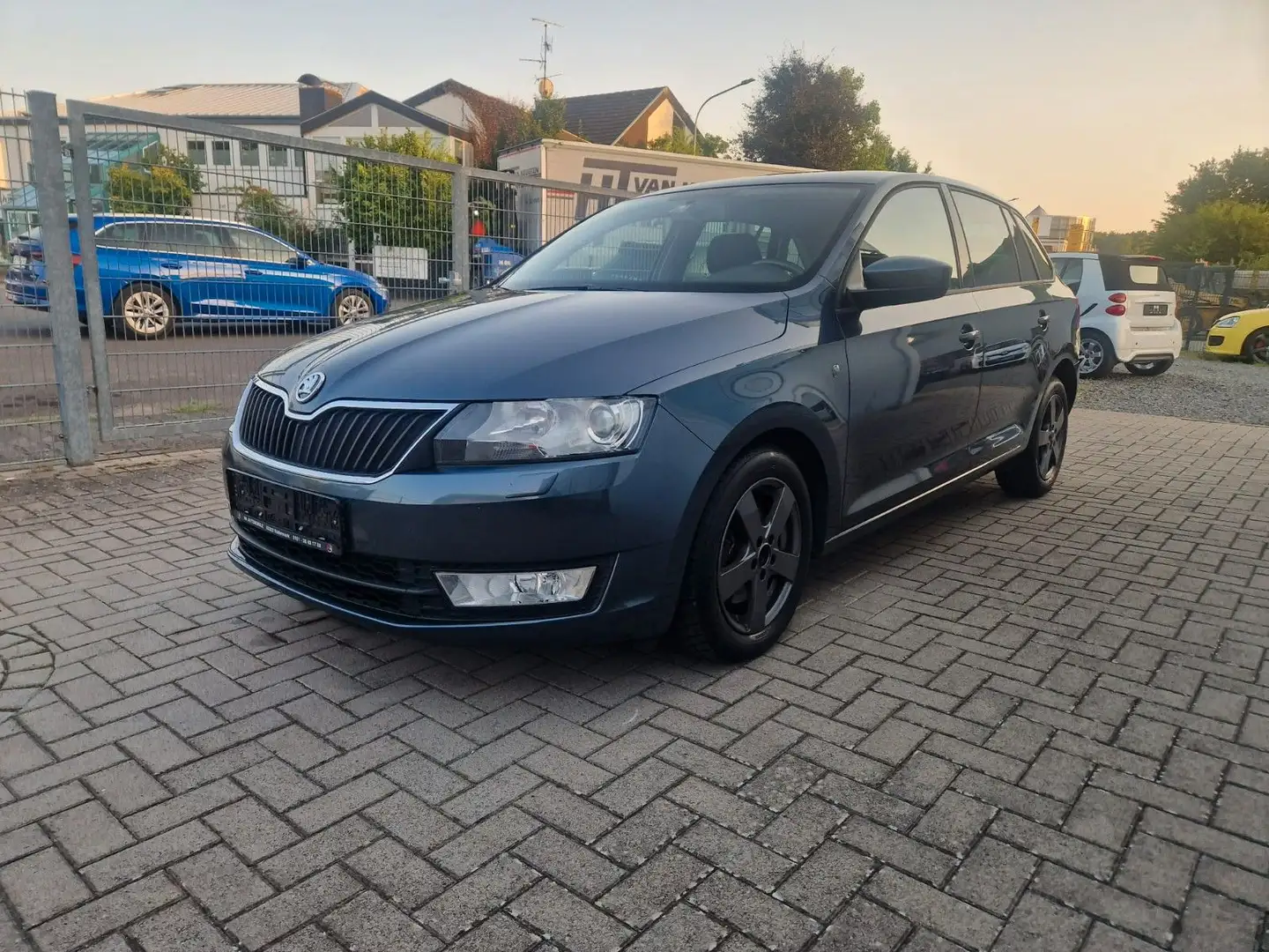 Skoda Rapid/Spaceback Spaceback Drive Automatik Hagelschaden Grau - 1
