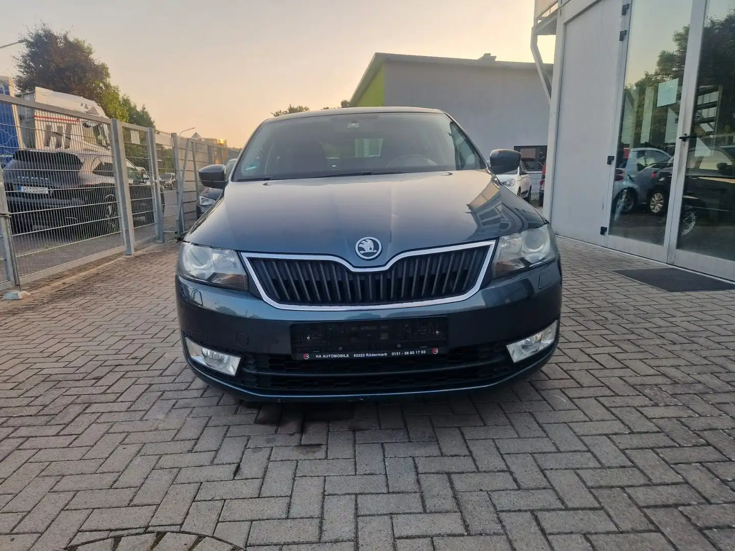 Skoda Rapid/Spaceback Spaceback Drive Automatik Hagelschaden Grau - 2