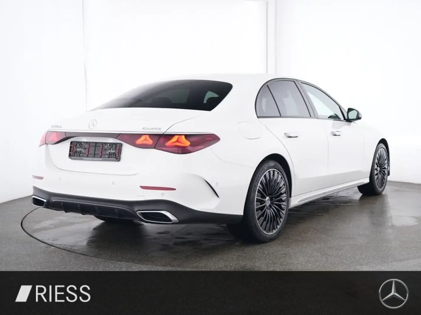 Mercedes-Benz E 300 de 4M AMG Sport  Night Distr Superscreen Burmes 20 Weiß - 2