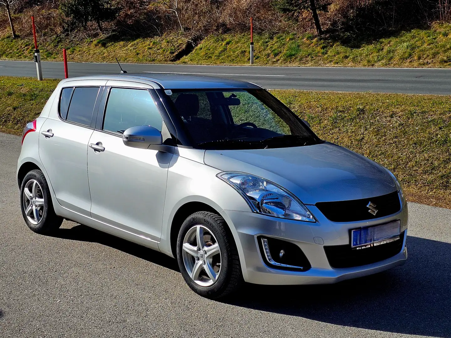 Suzuki Swift 1,2 Shine Plateado - 1