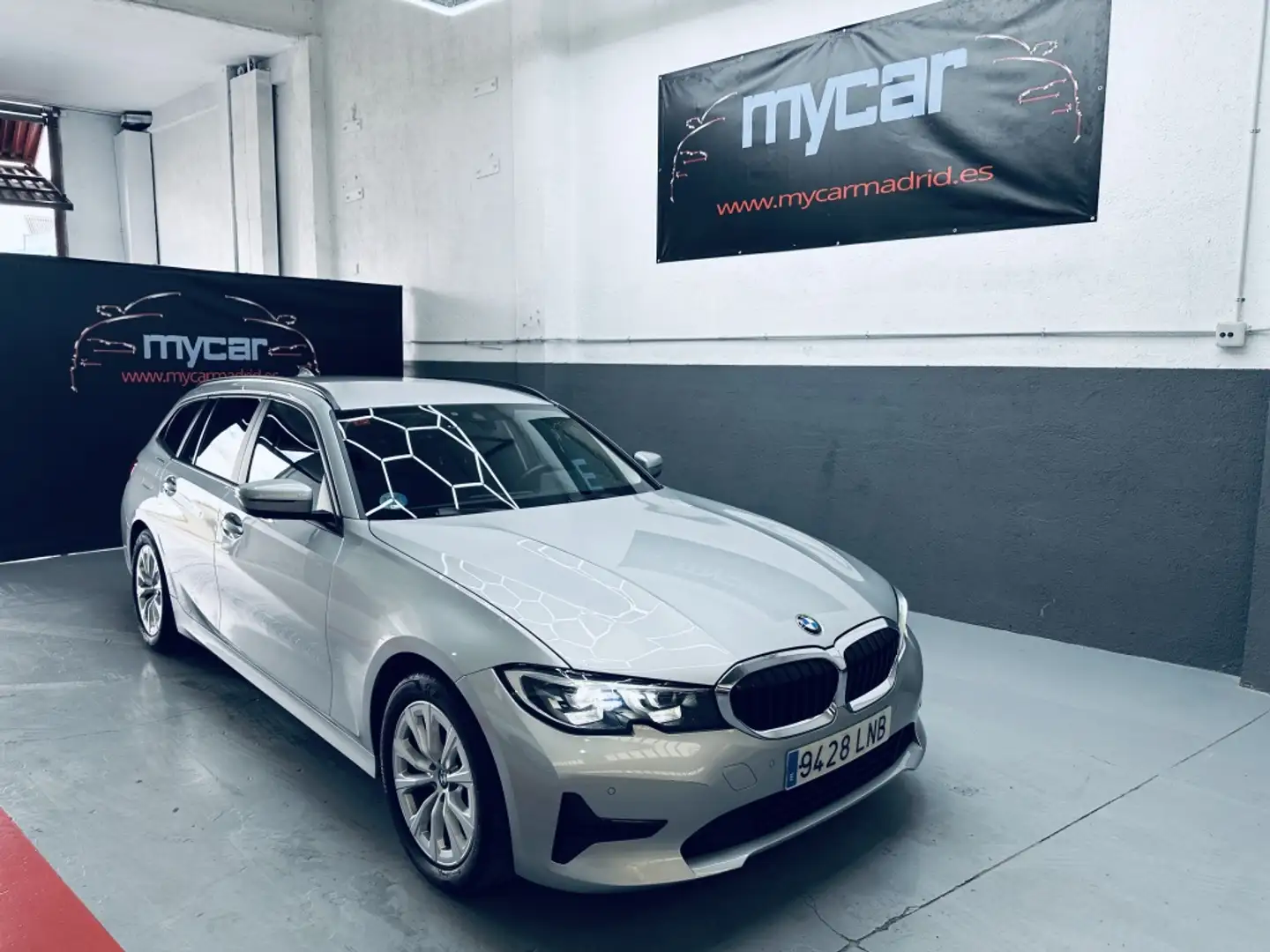 BMW 320 320dA Touring Plateado - 1