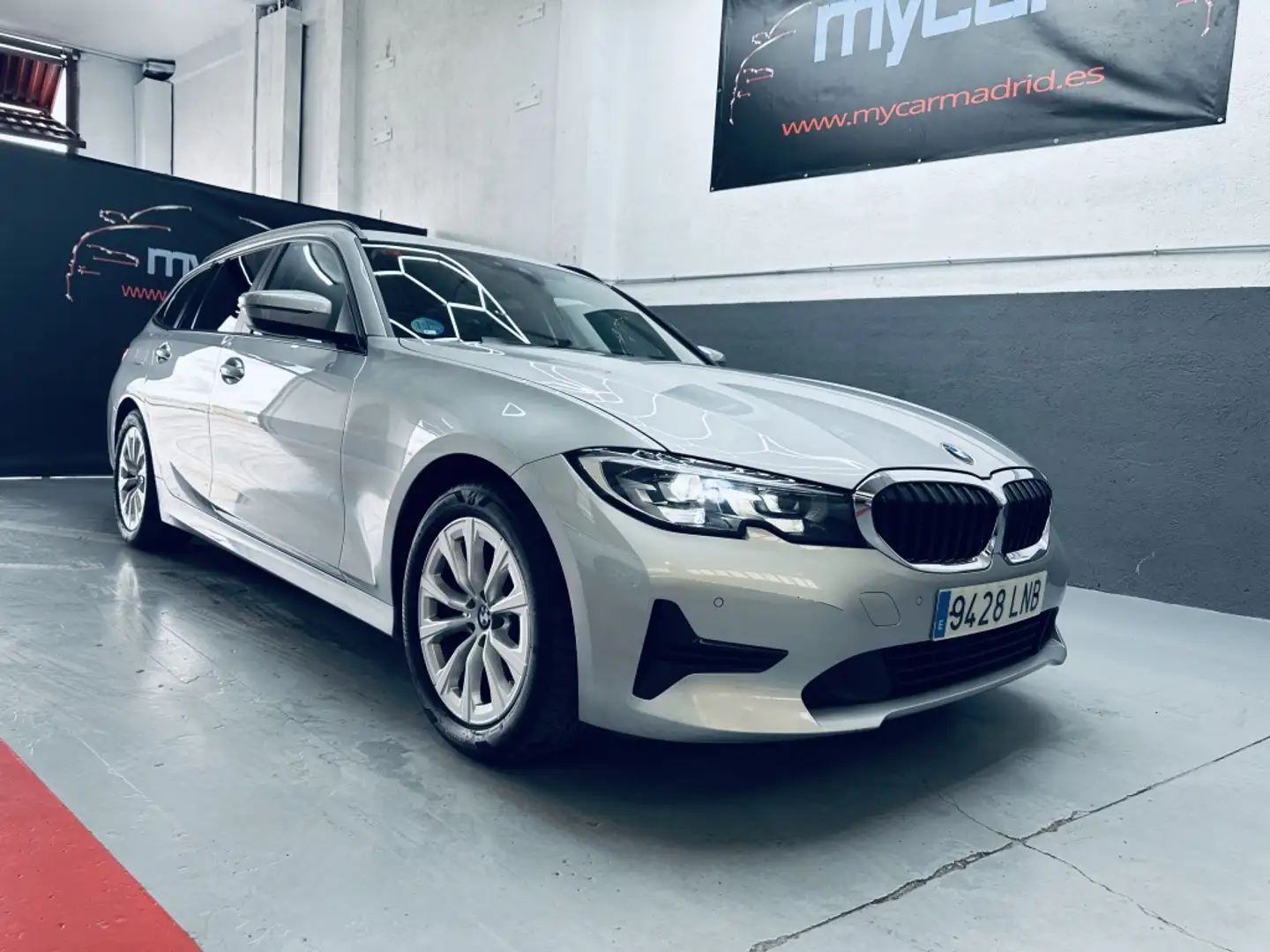 BMW 320 320dA Touring Plateado - 2