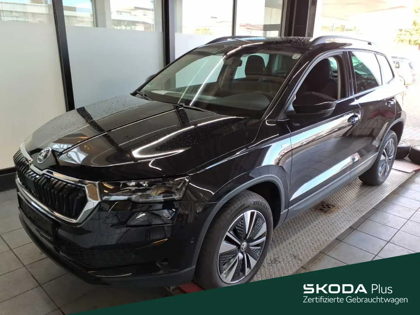Skoda Karoq 1.5 TSI DSG Tour*NAVI*AHK*PARKEN PLUS*TRAV Schwarz - 1
