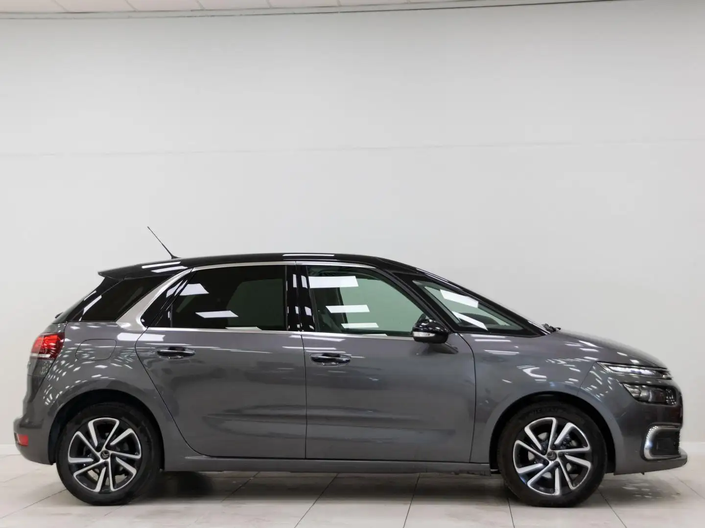 Citroen C4 Picasso PureTech 96KW (130CV) S&S 6v Shine Gris - 2